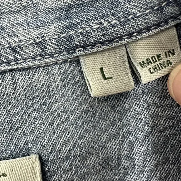 Orvis Shirt Womens Large Blue Denim Floral Embroidered Button Down Long Sleeve - Picture 8 of 12